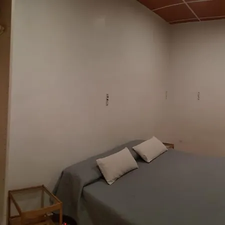 巴塞罗那294号房酒店 招待所 2*