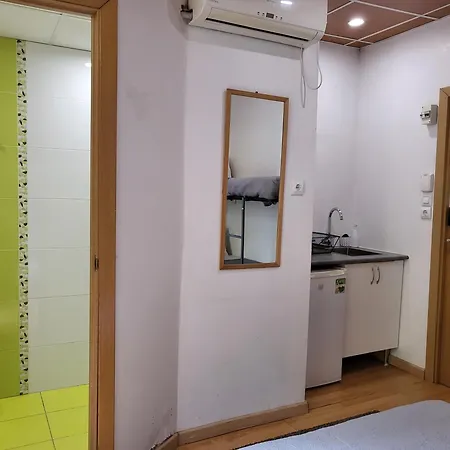 巴塞罗那294号房酒店 招待所 2*